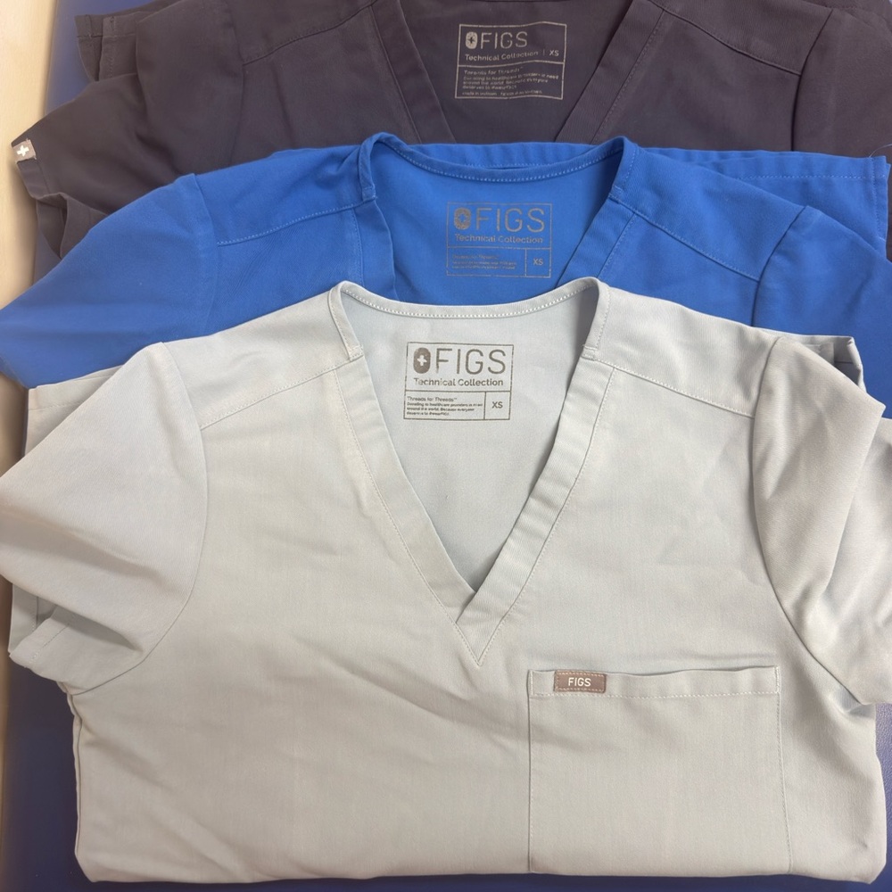 Figs Women's Short Sleeve V-Neck Tops - Navy, Royal Blue, Light Gray